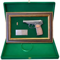 Панно настенное с пистолетом МАКАРОВ в подарочной коробке GT18-329 - Панно настенное с пистолетом МАКАРОВ в подарочной коробке GT18-329
