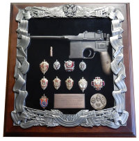 Деревянная ключница с пистолетом МАУЗЕР и знаками ФСБ GT-16-270