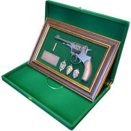 Панно настенное с пистолетом НАГАН со знаками ФСБ в подарочной коробке GT-18-332 - Панно настенное с пистолетом НАГАН со знаками ФСБ в подарочной коробке GT-18-332