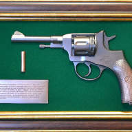 Панно настенное с пистолетом НАГАН в подарочной коробке GT18-327 - Панно настенное с пистолетом НАГАН в подарочной коробке GT18-327