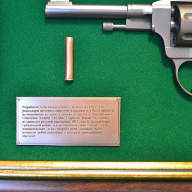 Панно настенное с пистолетом НАГАН в подарочной коробке GT18-327 - Панно настенное с пистолетом НАГАН в подарочной коробке GT18-327