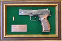 Панно настенное с пистолетом ЯРЫГИН в подарочной коробке GT18-331