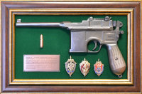 Панно настенное с пистолетом МАУЗЕР со знаками ФСБ в подарочной коробке GT18-333
